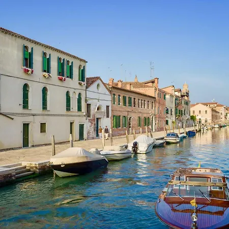 شقة Art Painting With Canal View *
