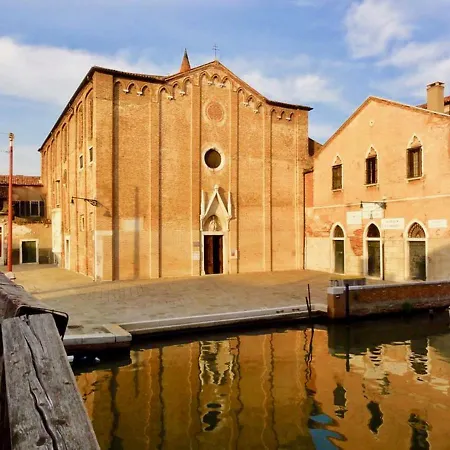 Art Painting With Canal View Apartament